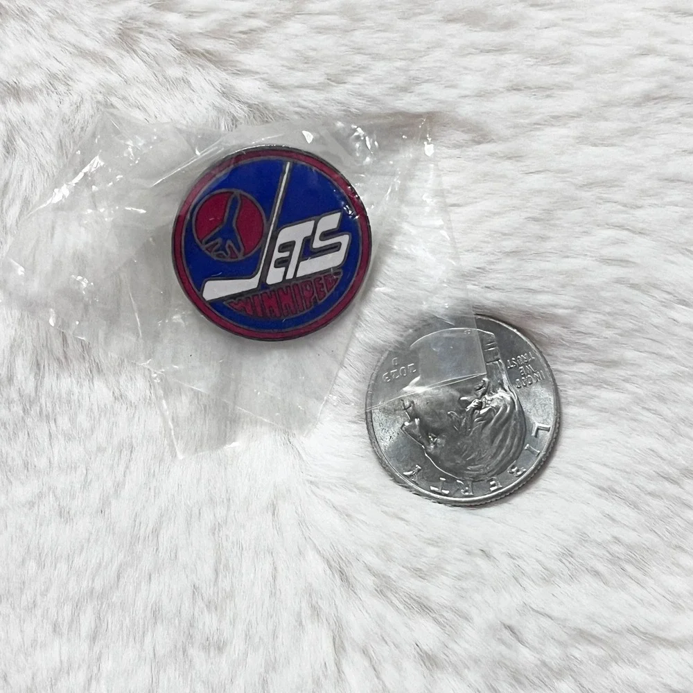 🔮‎ 5/$25 Vintage NHL Winnipeg Jets Hockey Pin